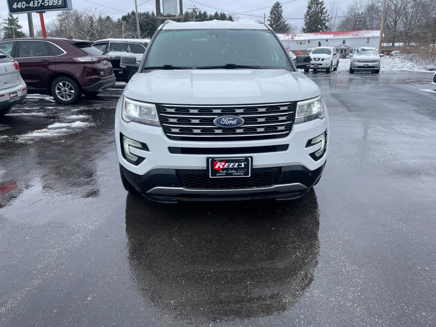 2017 White /Black Ford Explorer XLT 4WD (1FM5K8DH4HG) with an 2.3L I4 DOHC 16V Turbo engine, 6A transmission, located at 547 E. Main St., Orwell, OH, 44076, (440) 437-5893, 41.535435, -80.847855 - Photo#1